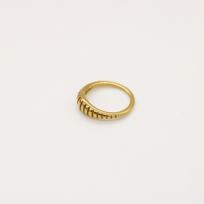 Ribbed Dome Ring