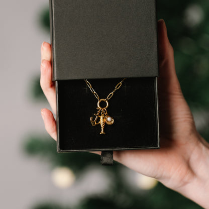 Clasp Charm Necklace Gold