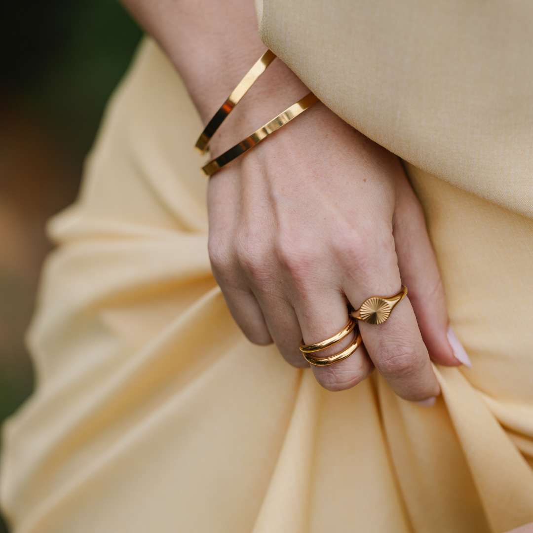 Pre-order: Textured Signet Ring Gold